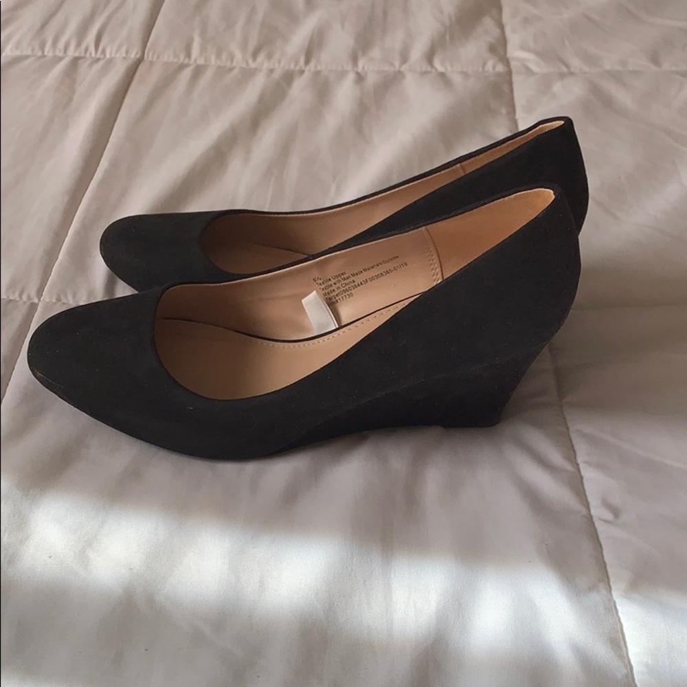 Heels - Picture 3 of 3
